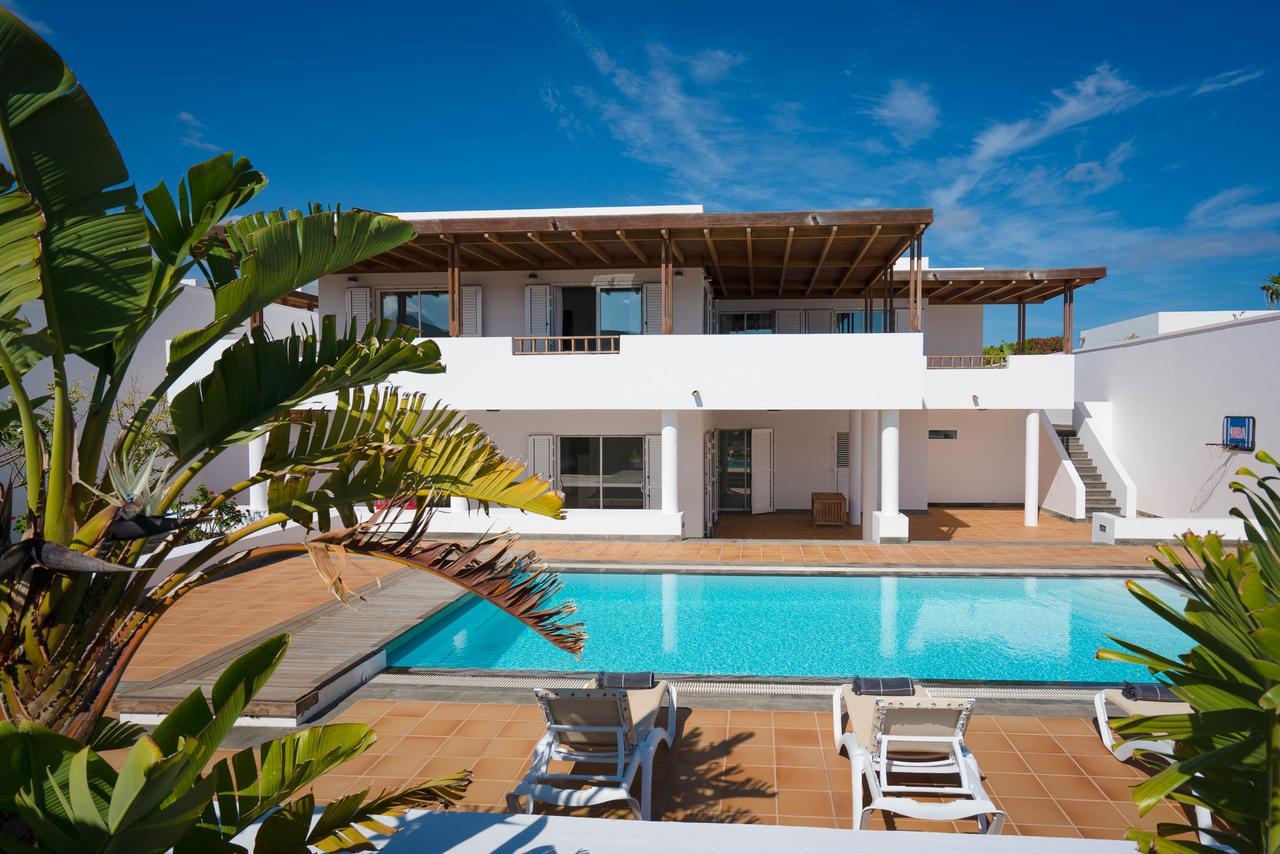 Villa Dedalos - A Luxury Large Villa With A Heated Pool In Puerto Calero Dış mekan fotoğraf