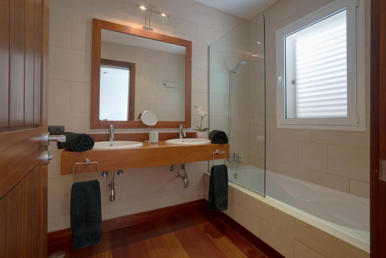 Villa Dedalos - A Luxury Large Villa With A Heated Pool In Puerto Calero Dış mekan fotoğraf